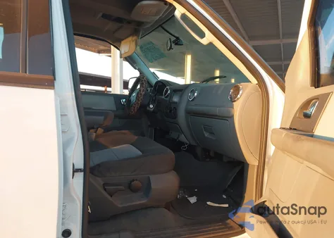 2005 Ford Expedition Xlt z USA, uszkodzony, nr VIN 1FMPU155X5LA65713